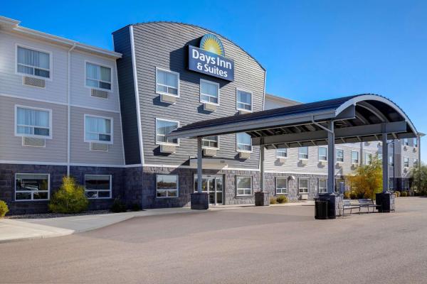 Days Inn & Suites by Wyndham Warman, Брондау Қонақ үй Warman 