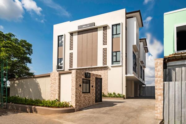 Oyo Life 2673 Rosewood Residence