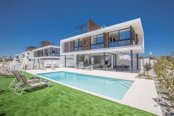 Elite Pearl Villas, Брондау Вилла Famagusta қаласындағы жүзу бассейні бар қонақ үйлер, Жүзу бассейні