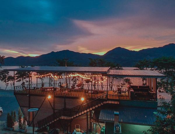 เลคแค้มป์ รีสอร์ท, Брондау Таңертеңгі аспен бірге түндеу Kathun 