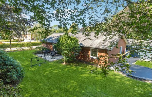 Beautiful Home In Varde With Kitchen, Брондау Демалыс үйі Varde қаласындағы коттеждер, Коттедж