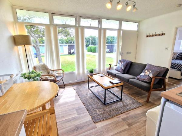 197 Broadside Holiday Chalet near Broads & Beaches, Брондау Шале Stalham The Broads