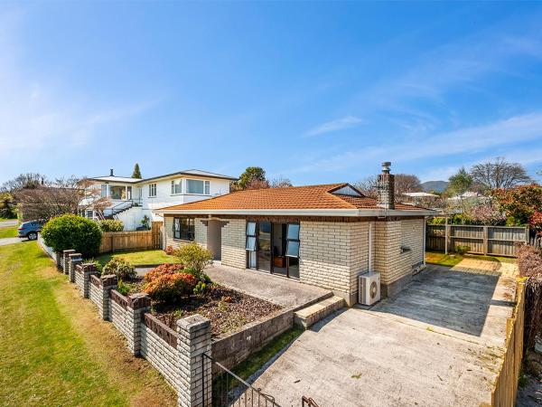 Heathcote Cottage - Taupo Holiday Home, Брондау Демалыс үйі Taupo Lake Taupo