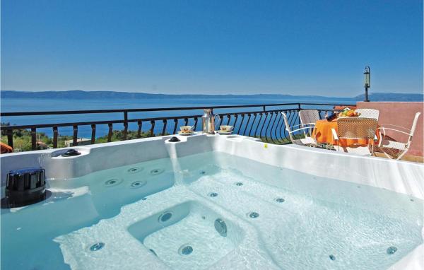 Holiday Home Gornji Tucepi-Srida Sela Bb Ii, Брондау Пәтер Tucepi қаласындағы SPA қонақ үйлері, SPA