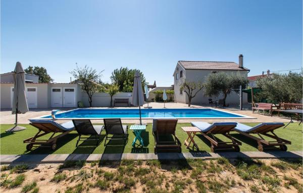 6 Bedroom Nice Home In Murvica, Брондау Демалыс үйі Murvica Zadar County