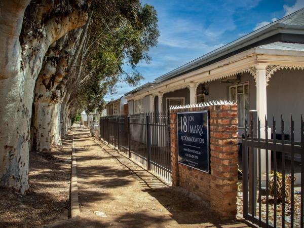 18 on Mark, Брондау  Willowmore Eastern Cape Province