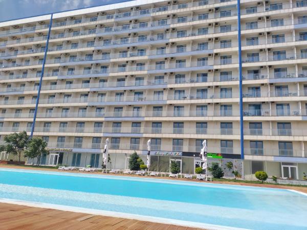 BLAXY Resort STEFI, Брондау  Constanta қаласындағы жүзу бассейні бар қонақ үйлер, Жүзу бассейні