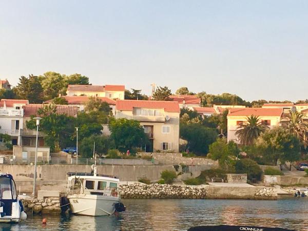 Apartments Suzana, Брондау  Jakišnica Pag Island