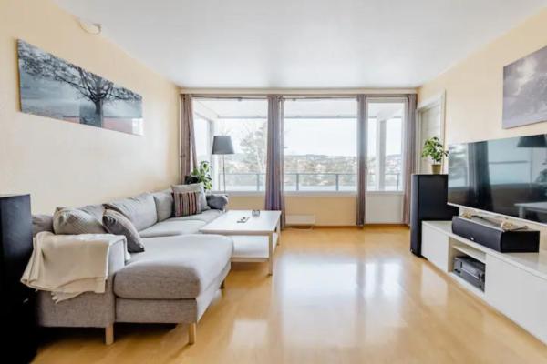 Calm and tidy room in apartment, 14min train ride to city center, Брондау  Høybråten Oslo County