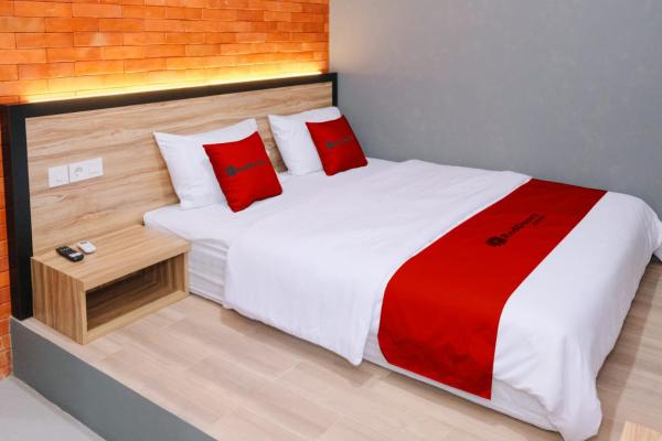 RedDoorz at Hotel DPraya Pati, Брондау Қонақ үй Pati қаласындағы арзан қонақ үйлер
