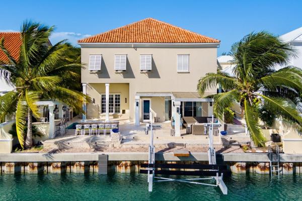 Abundance and Prosperity Villa, Брондау  Long Bay Hills Providenciales
