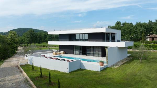 Beautiful She Luxury Villa with view in Groznjan, Брондау  Boškari қаласындағы жүзу бассейні бар қонақ үйлер, Жүзу бассейні