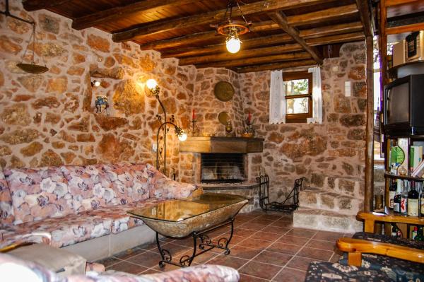 Stone House - Medieval Greek Village, Брондау  Avgonyma Chios