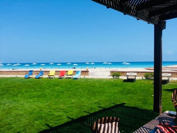 Blissful Beach Front 4 Bedroom Villa, Брондау  Marsa Matruh 