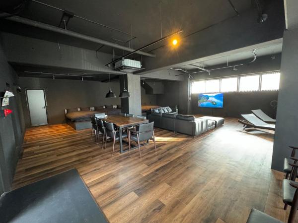 Black Villa Naha 最大8名宿泊可 136平米 美栄橋駅 徒歩1分 国際通り 徒歩7分, Брондау  Tomari Okinawa