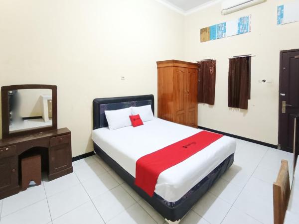 RedDoorz at Ratu Homestay Syariah Near Lippo Mall Banyuwangi, Брондау  Banyuwangi East Java