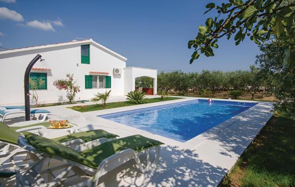 Villa Olivenbaum, Брондау  Kastel Stafilic Kastela