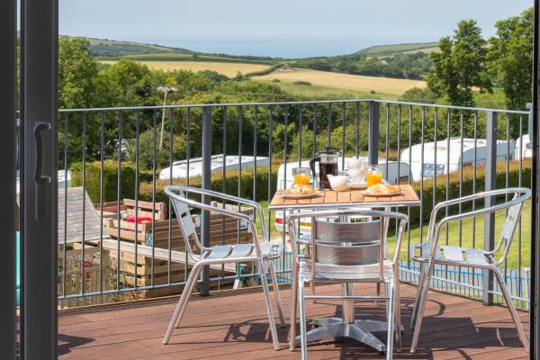 Cornish Coasts Holiday Park, Брондау  Bude Cornwall