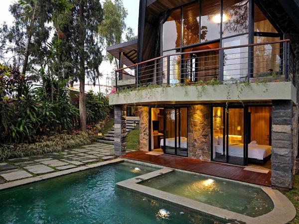 Villa 4-BR Klub Bunga No. 8 Batu Malang