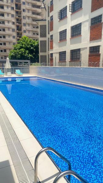 The executive cozy corner apartments with breathtaking city views ,rooftop chill spot area,heated swimming pool ,gym and modern lifestyle amenities, Брондау  Nairobi қаласындағы жүзу бассейні бар қонақ үйлер, Жүзу бассейні