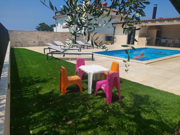 Villa FARO - new house, near beaches, heated pool, playroom, bbq, Salvore - Istria, Брондау  Bašanija Umag Riviera