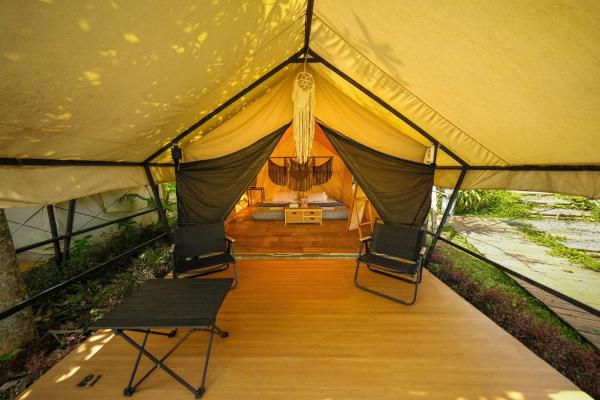 Glamping Menoreh, Брондау Кемпинг Giripurno қаласындағы жүзу бассейні бар қонақ үйлер, Жүзу бассейні