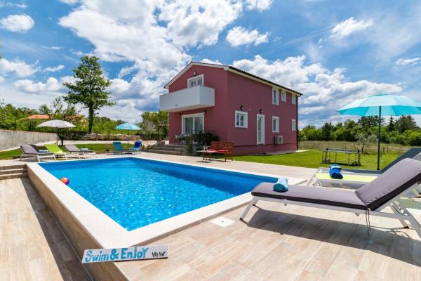Villa May with a Heated Pool by Istrabook, Брондау  Bašići Central Istria