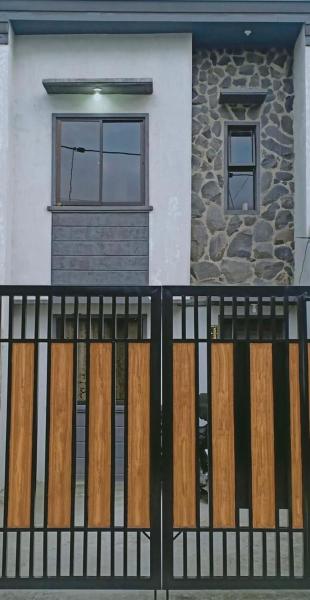 1BR Townhouse + Netflix, Брондау  Marilao Bulakan