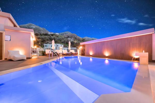 Petroktisto Luxury Villa Pool & Heated Jaccuzzi, Брондау  Crete Island қаласындағы төсек алаңы бар қонақ үйлер, Тоқтау алаңы