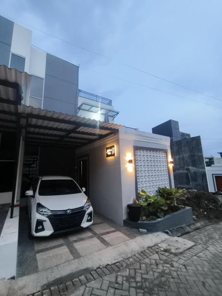 Twins Villa 1, Брондау  Tlekung East Java