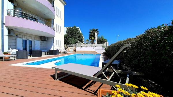 GREEN cozy apartment with shared POOL, Брондау  Split Split-Dalmatia County, City Center One Split маңындағы