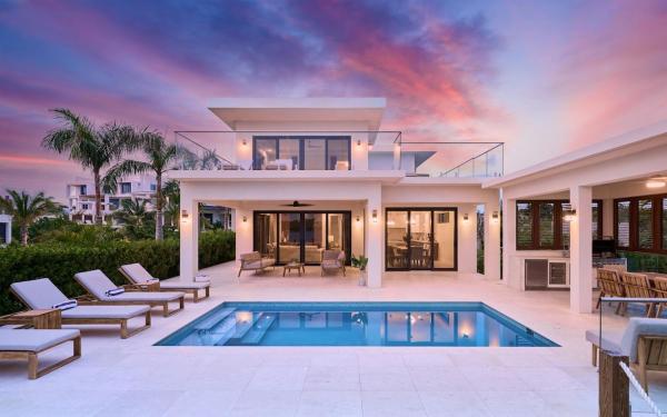 Sunny Bay Estate Villa 4 Bedroom Waterfront, Брондау  Providenciales Turks & Caicos Islands