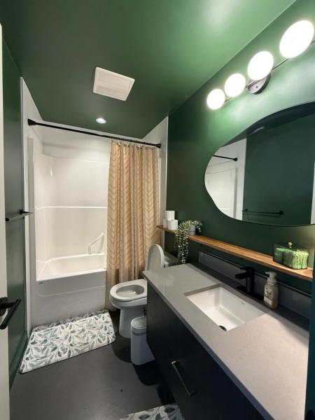 Stylish Condo, Riverview, Downtown East Village, Mins to Stampede, Saddledome, Брондау  Calgary International Airport Calgary Region