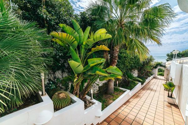 Beachfront Villa, Брондау  Moraira Коста Бланка