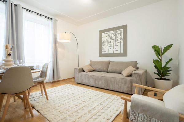 Spacious studio in prime location with queen bed, Брондау  Vienna Austria