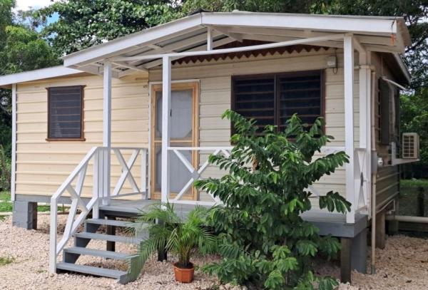Delva\s Villa - Cozy Home near Airport, Брондау  Белиз Belize Province