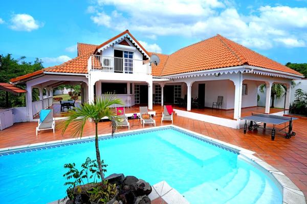 Villa Marliv by TROPICAL SUN, Брондау  Fort-de-France қаласындағы төсек алаңы бар қонақ үйлер, Тоқтау алаңы