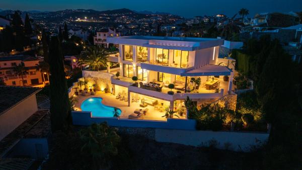 VACATION MARBELLA I Villa Riviera The View, Luxury Villa, Breathtaking Sea View, Private Pool, Close Distance to the Finest Beaches, Брондау  Sitio de Calahonda 