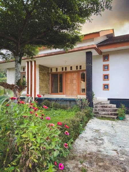 Villa Restu 5 Cozy 2BR Mountain View in Puncak, Брондау  Paragajen West Java