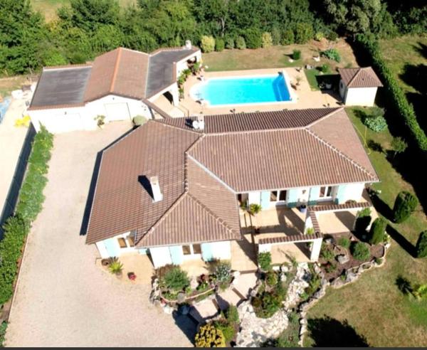 Villa atypique avec spa piscine 12x6 cheminée fdb proche du Golf dans parc arbore, Брондау  Labastide-du-Temple қаласындағы жүзу бассейні бар қонақ үйлер, Жүзу бассейні