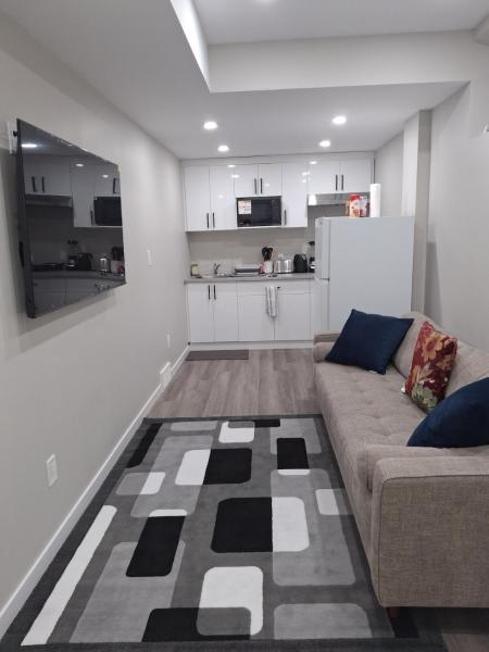 Oxnard Villa, Брондау  Winnipeg Манитоба