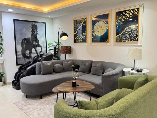 Gold Crest Mall And Residency with Access To Al Fateh - DHA Lahore, Брондау  Lahore Pakistan