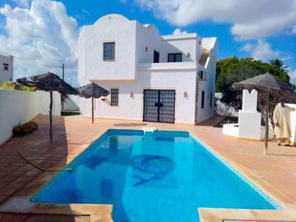 Villa avec piscine à Djerba, Zone touristique, Брондау  Djerba қаласындағы жүзу бассейні бар қонақ үйлер, Жүзу бассейні