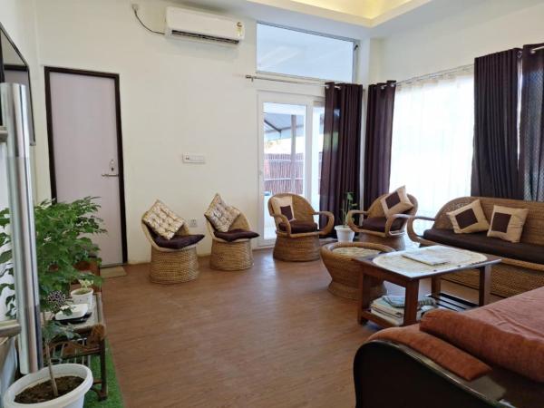 Meadowlark, Брондау  Pakariāmukh 