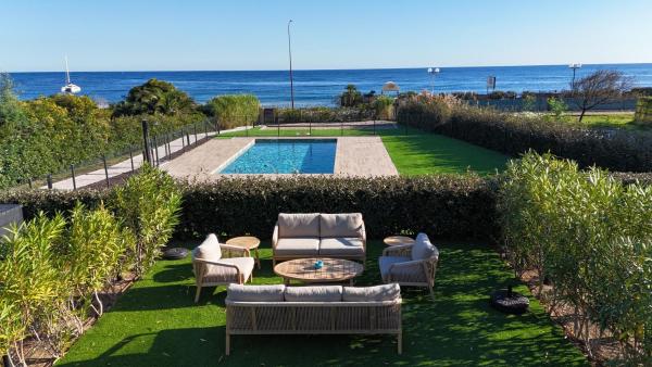 Villa Saphir - Sea view, beach access and pool, Брондау  Сен-Максим Mimosa Road