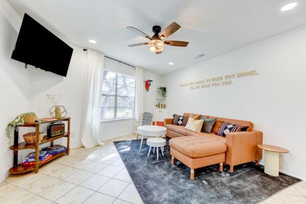 Downtown - Shiner Bungalow at Beer Ranch Project, Брондау  Wimberley Texas Hill Country