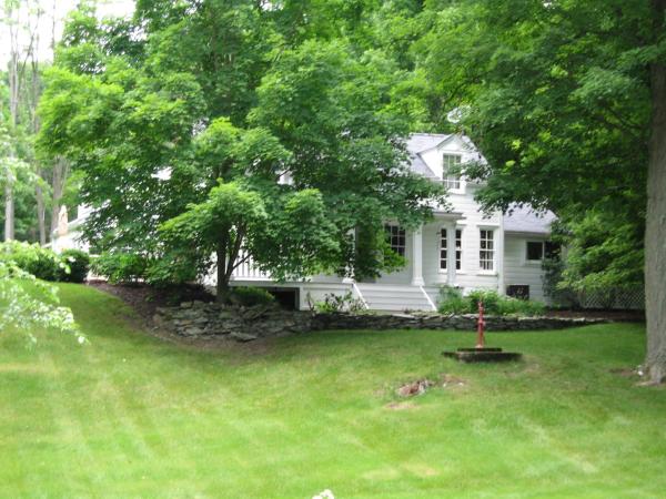 Omega Special, 1860s farm house 7 acres, Брондау  Clinton Corners АҚШ