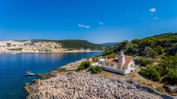 Phenomenal Pucisca Villa Lighthouse St Nicholas 2 Bedrooms Floor Heating, Брондау  Pucisca Brac Island