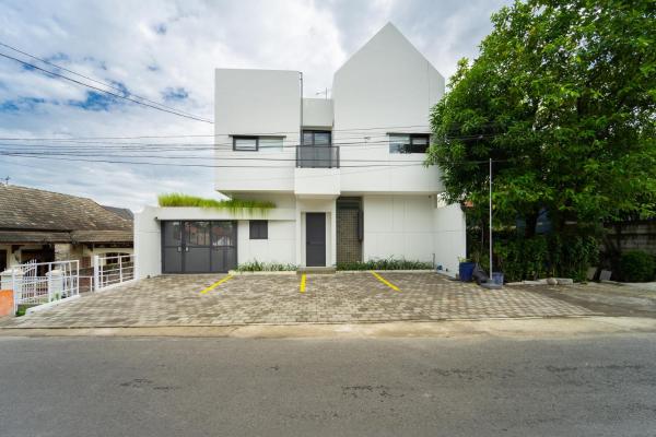 Artric Profesional Living By ARBA, Брондау  Kalibanteng-kidul Central Java
