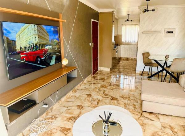 Newly Restored Trio Apartment, Брондау Пәтер Pretoria Претория